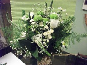 Ramo para novia en blanco y verde.JPG